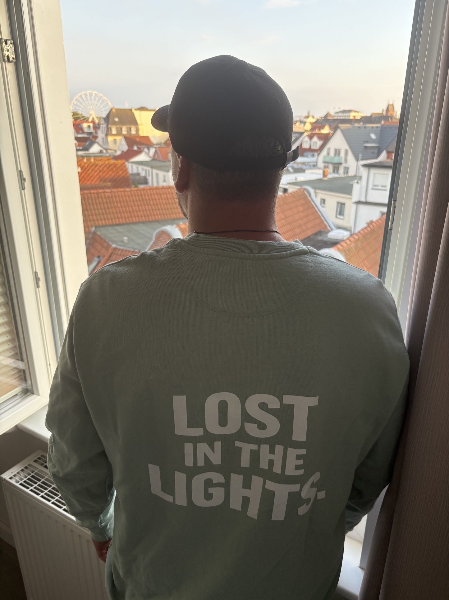 Men’s Premium Pullover – Lost in the Lights