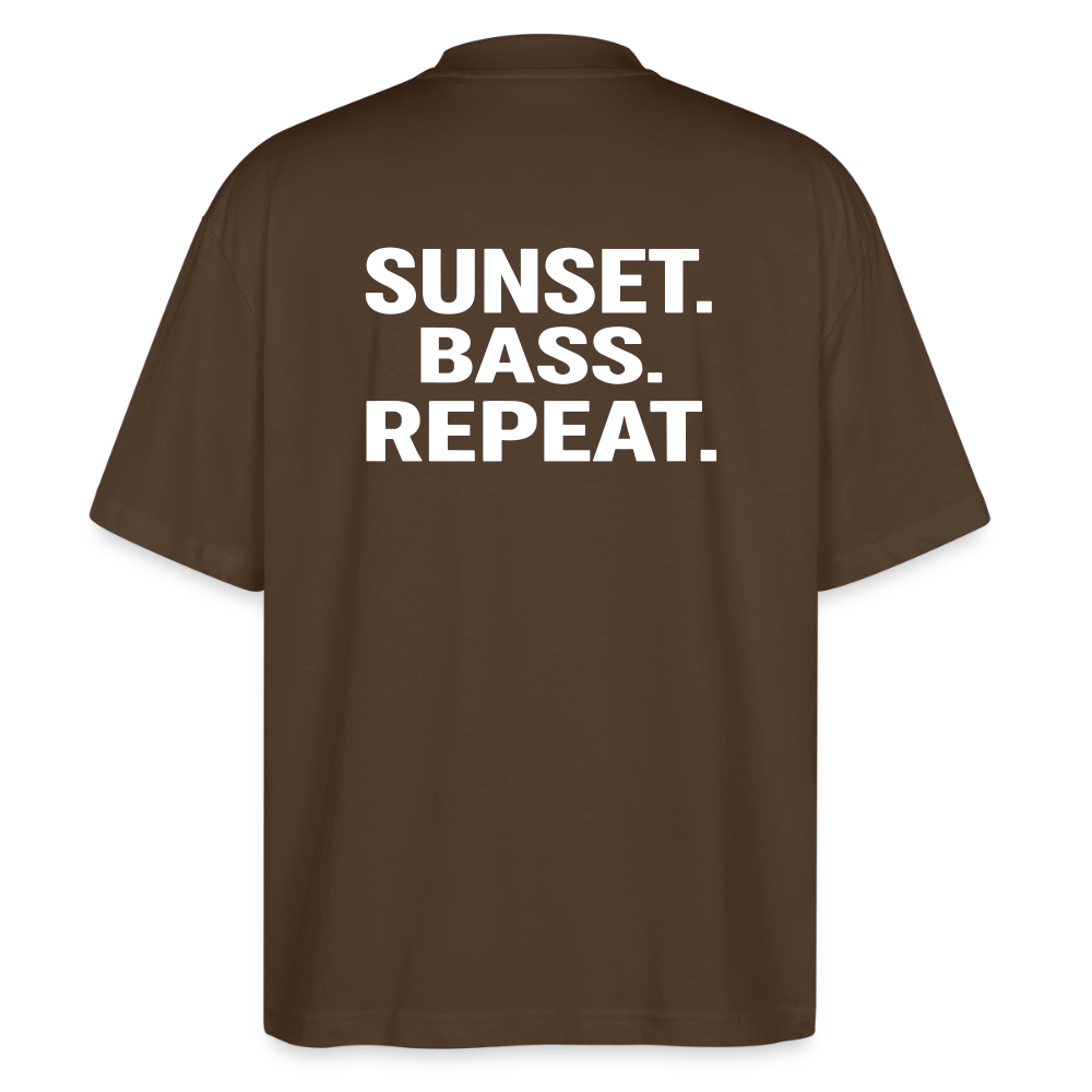 Oversized Unisex T-shirt - Sunset Bass Repeat - Dunkelbraun