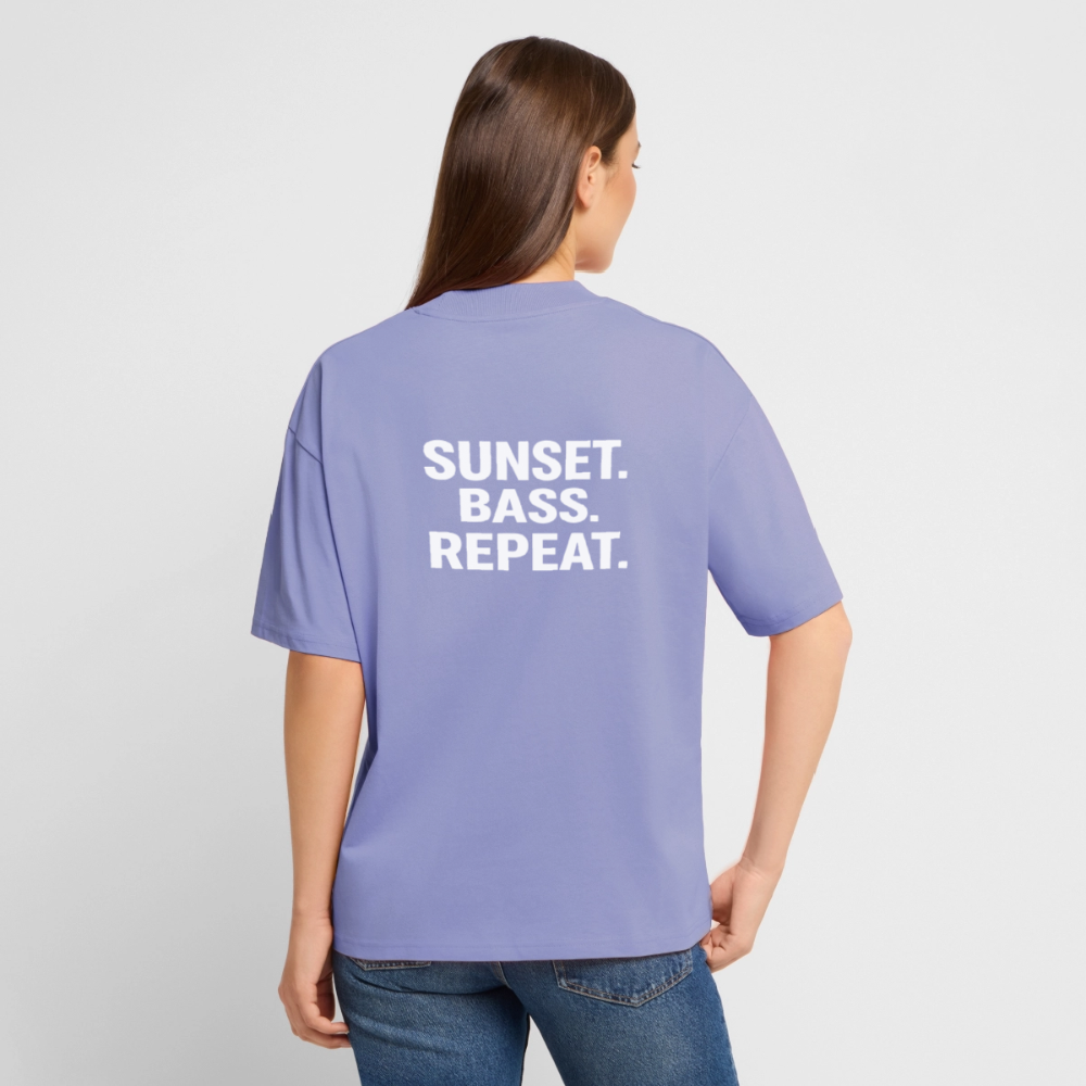 Oversized Unisex T-shirt - Sunset Bass Repeat - Violett