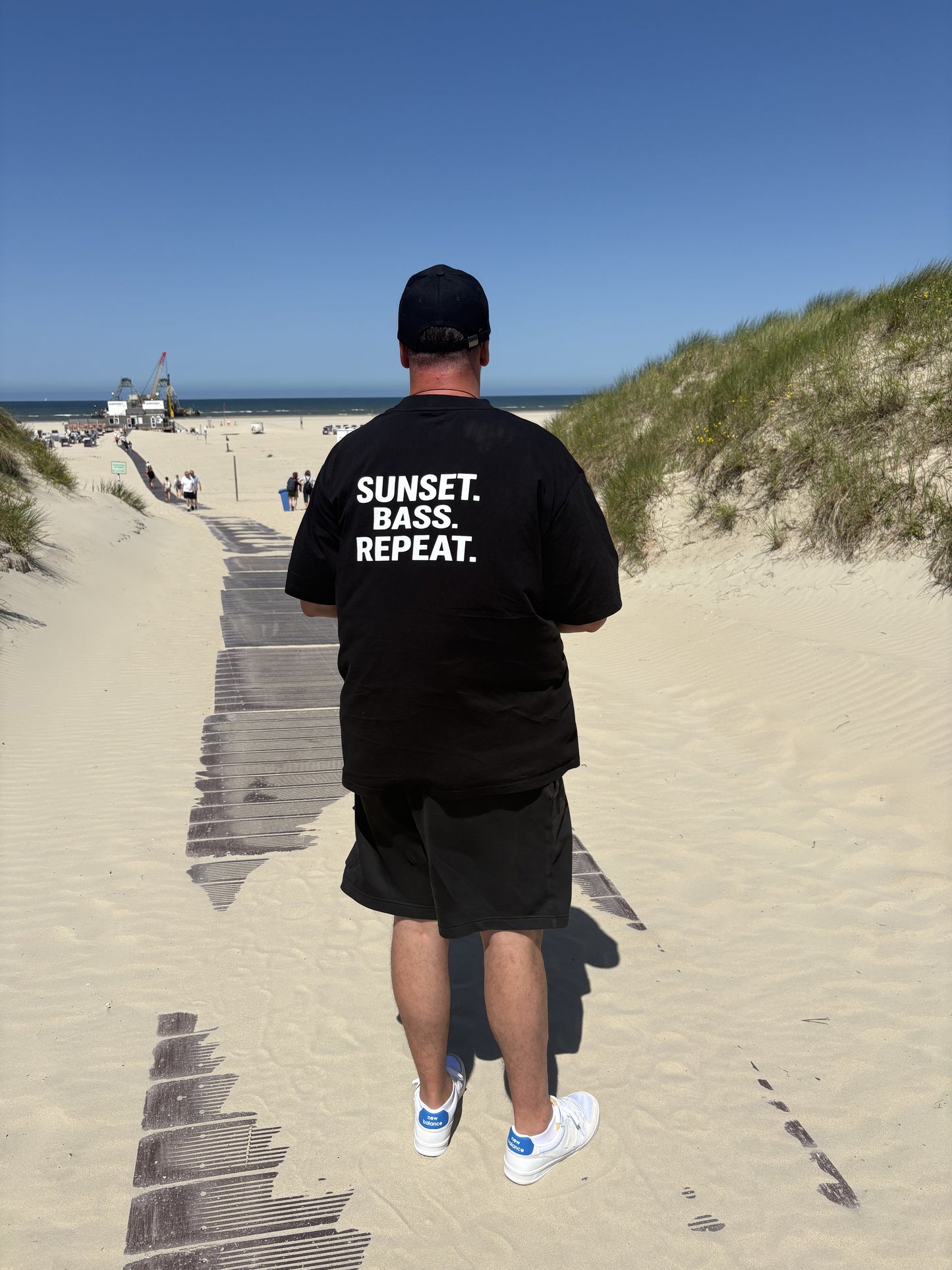 Oversized Unisex T-shirt - Sunset Bass Repeat