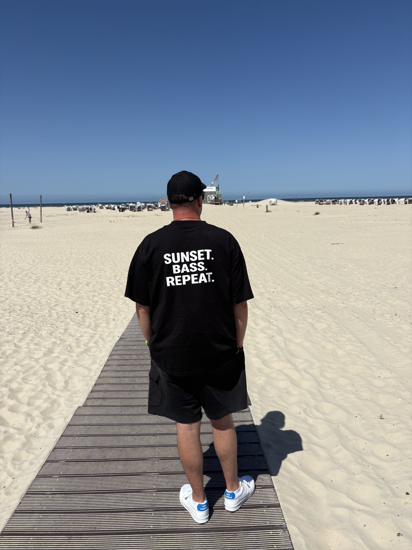 Oversized Unisex T-shirt - Sunset Bass Repeat