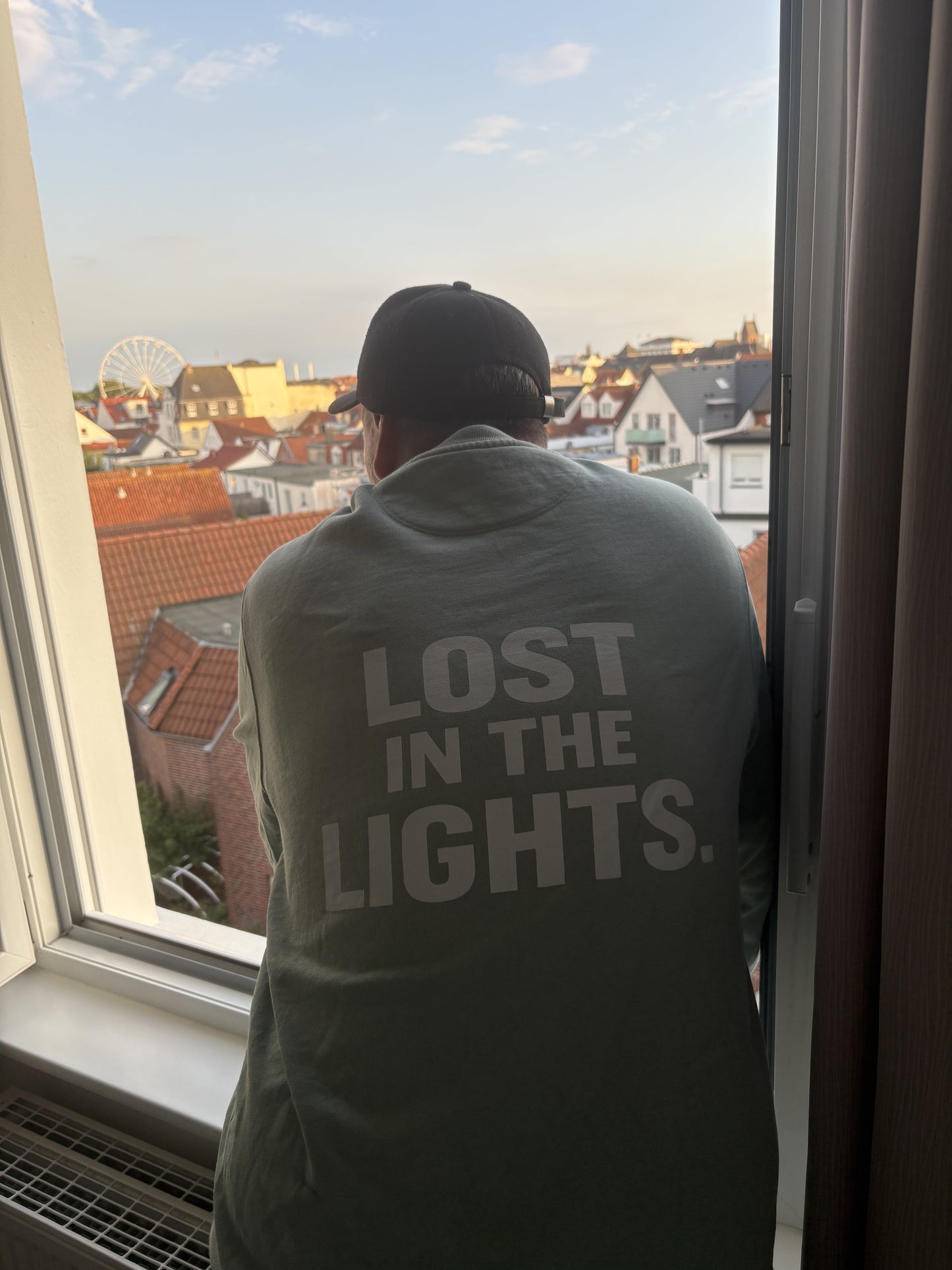 Men’s Premium Pullover – Lost in the Lights
