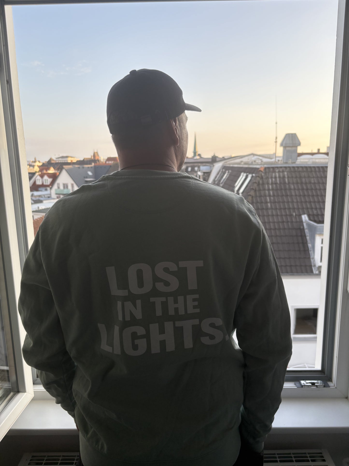 Men’s Premium Pullover – Lost in the Lights